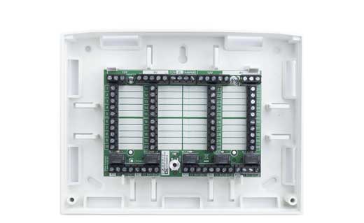 40-paikkainen kytkent&auml;rasia 5:ll&auml; releell&auml; kansisuoja